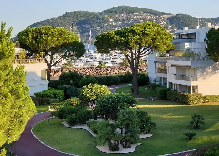 Garden And Beach Sea View Apartment Cannes